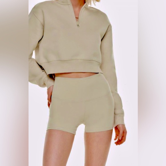 Aritzia Pants - Aritzia TNA high waist butter short| 3 inch | small